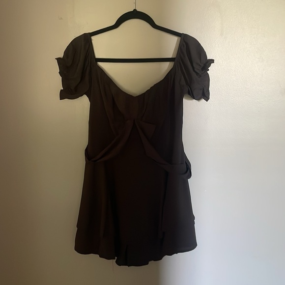 Black ruffle sleeve romper - Picture 2 of 4